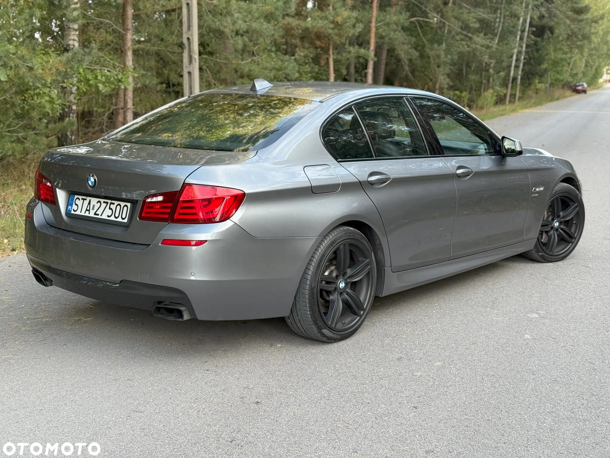 BMW Seria 5 550i - 12
