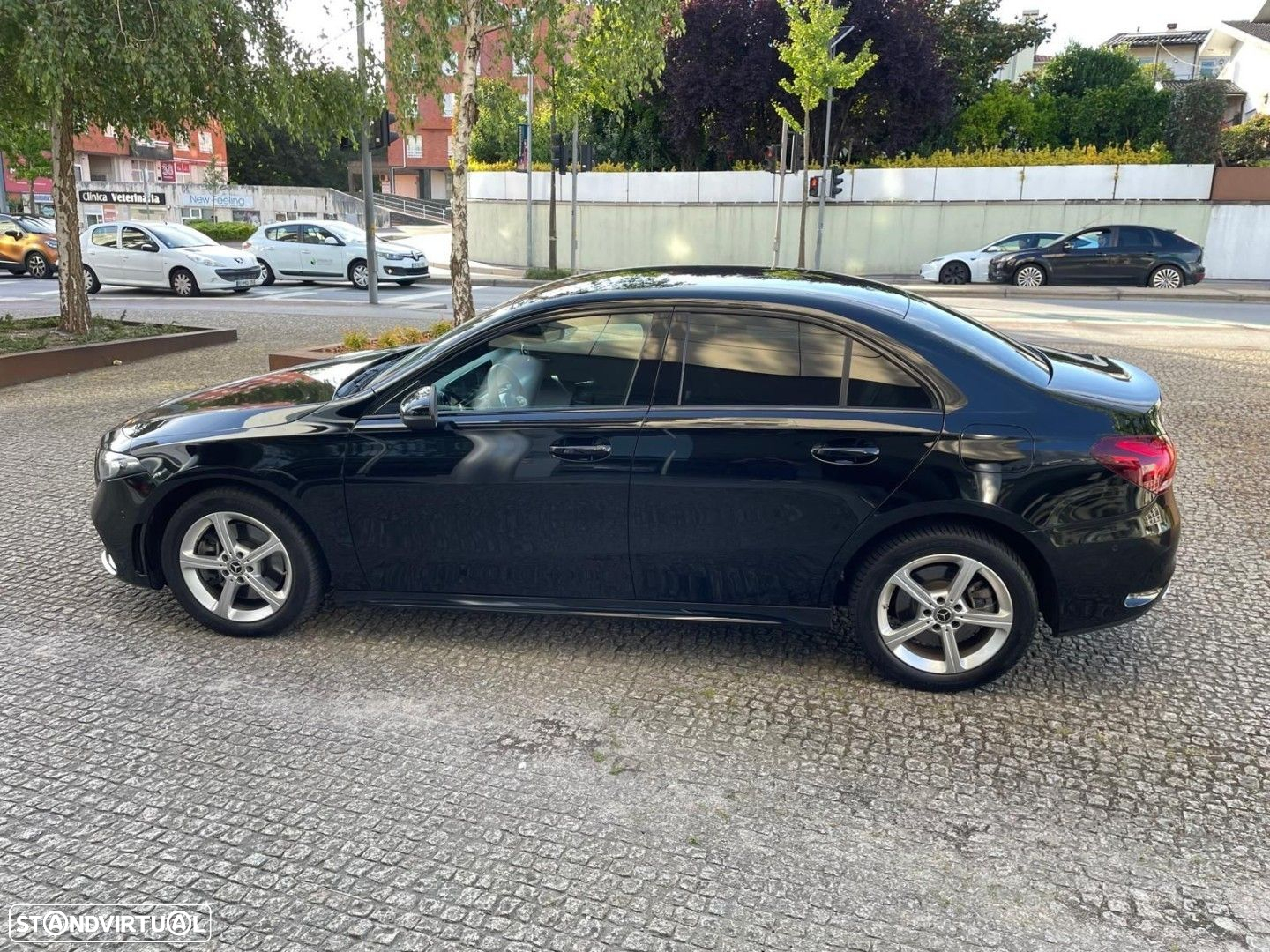 Mercedes-Benz A 250 Limousine e AMG Line - 4
