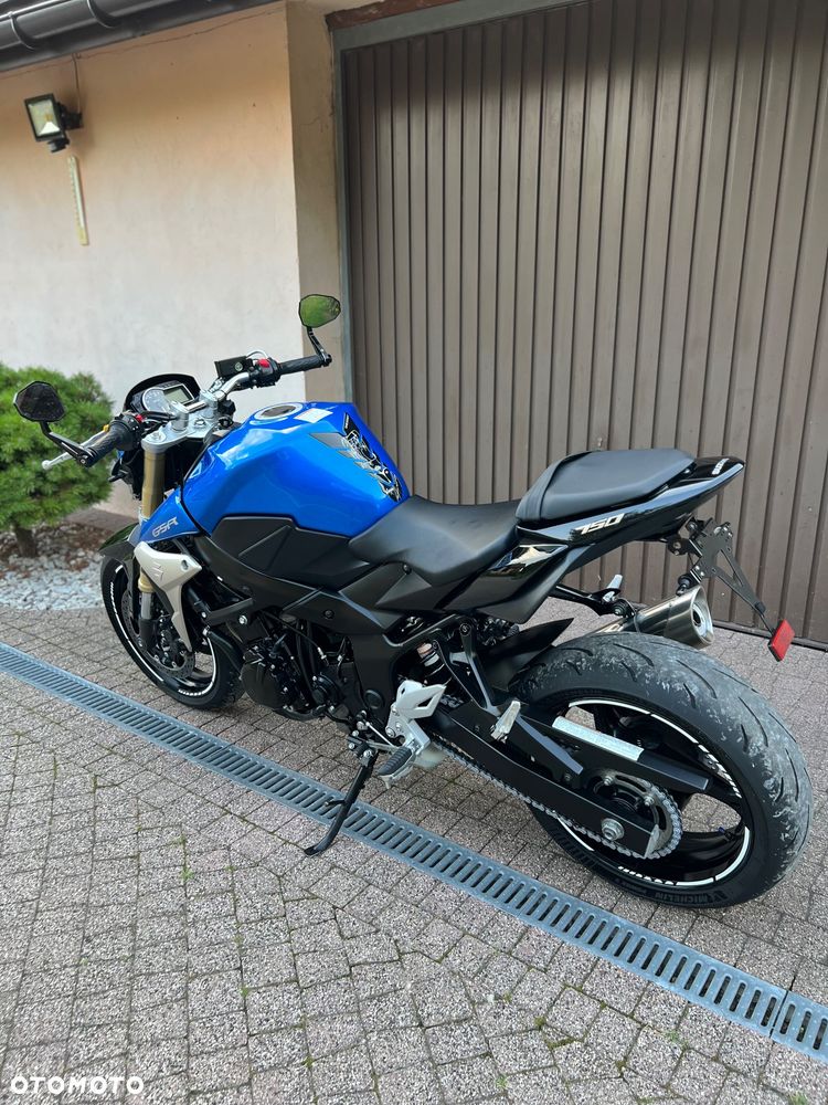 Suzuki GSR - 17