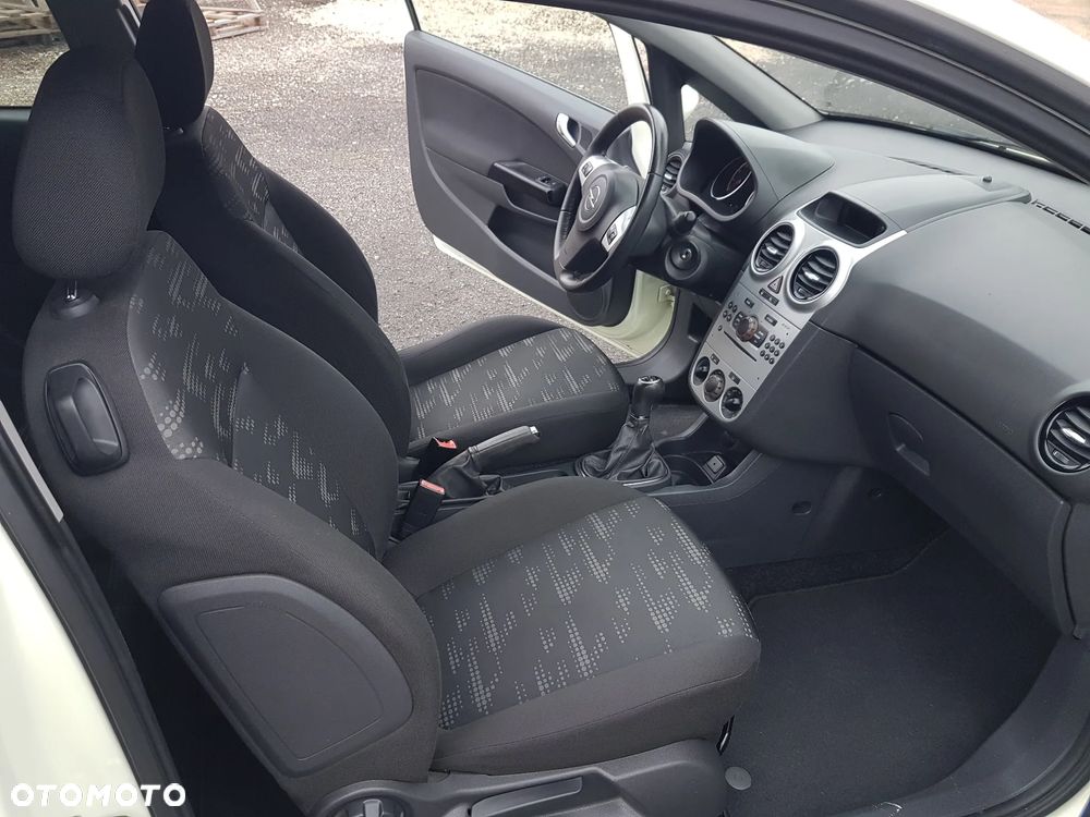 Opel Corsa 1.4 16V Satellite - 15