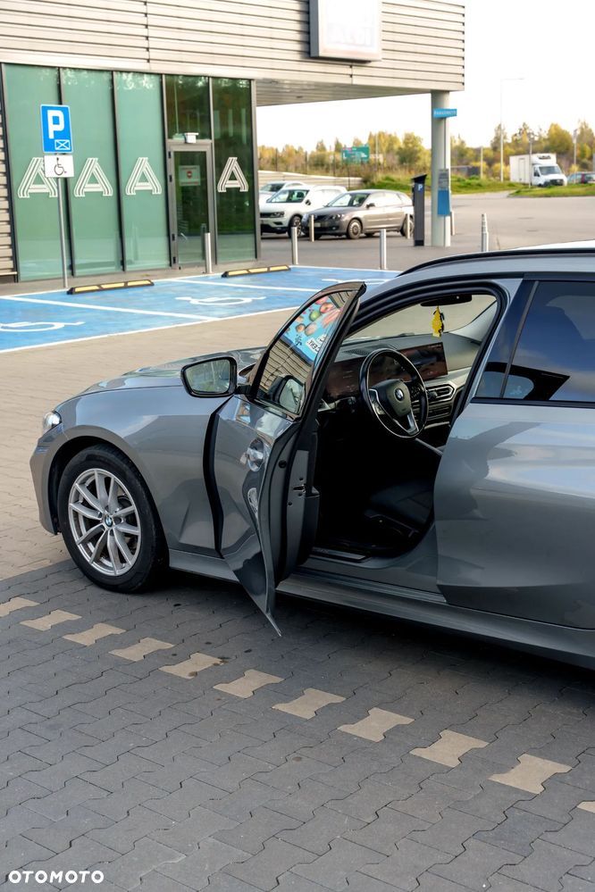 BMW Seria 3 318d MHEV - 20