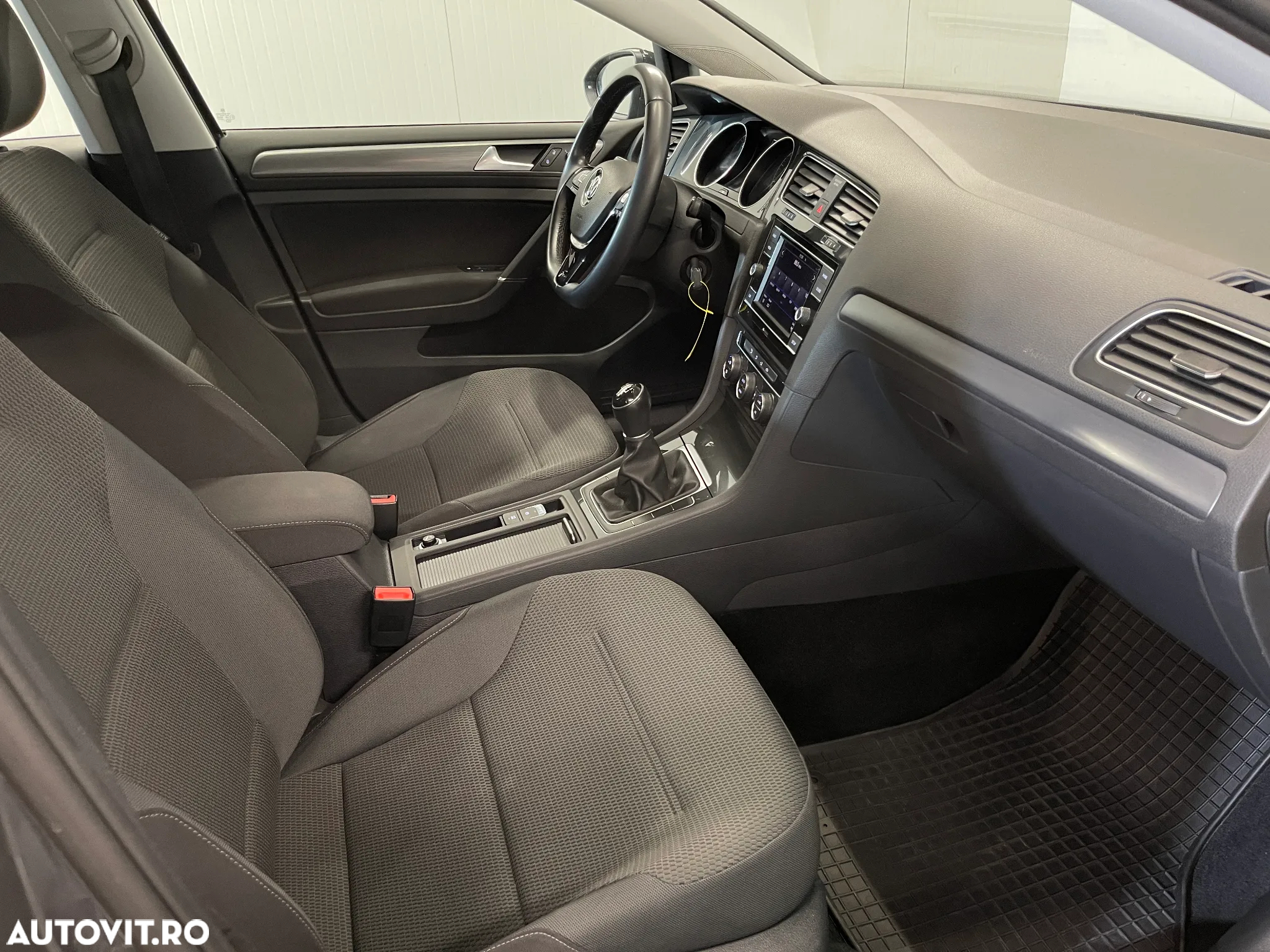 Volkswagen Golf 1.6 TDI Comfortline - 10