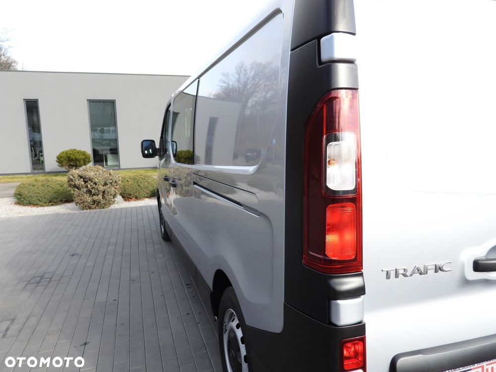 Renault TRAFIC FURGON BRYGADÓWKA 6 MIEJSC TEMPOMAT NAWIGACJA LEDY KLIMATYZACJA  130KM - 17