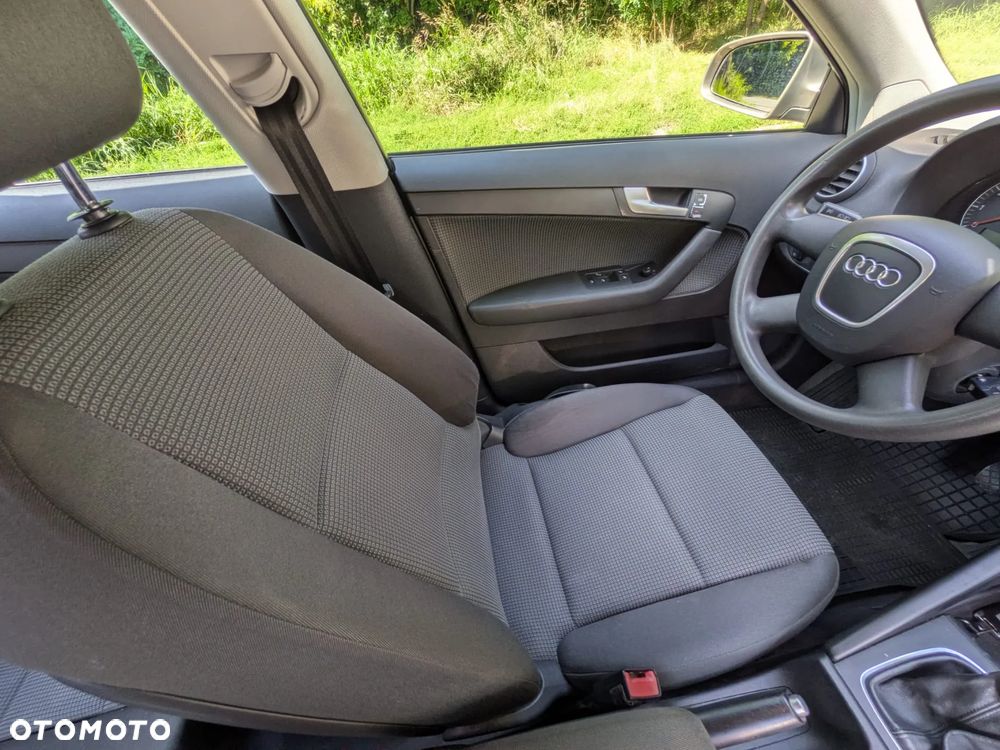 Audi A3 Sportback 1.6 FSI Ambiente - 3