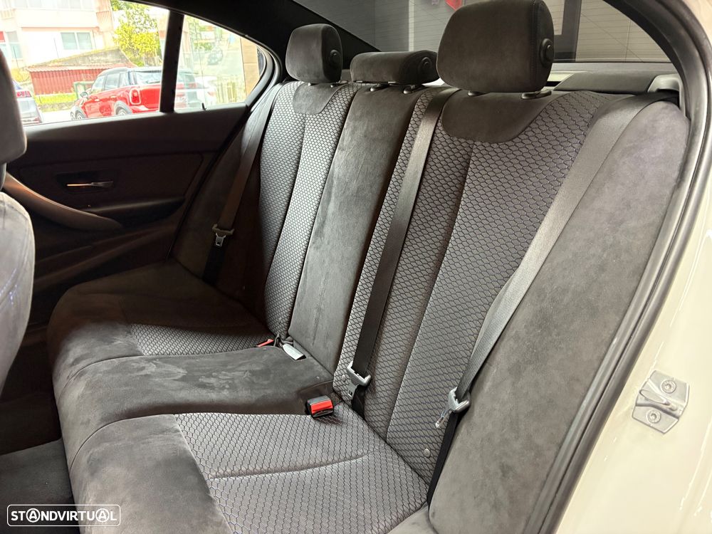 BMW 320 d Auto Pack M - 37