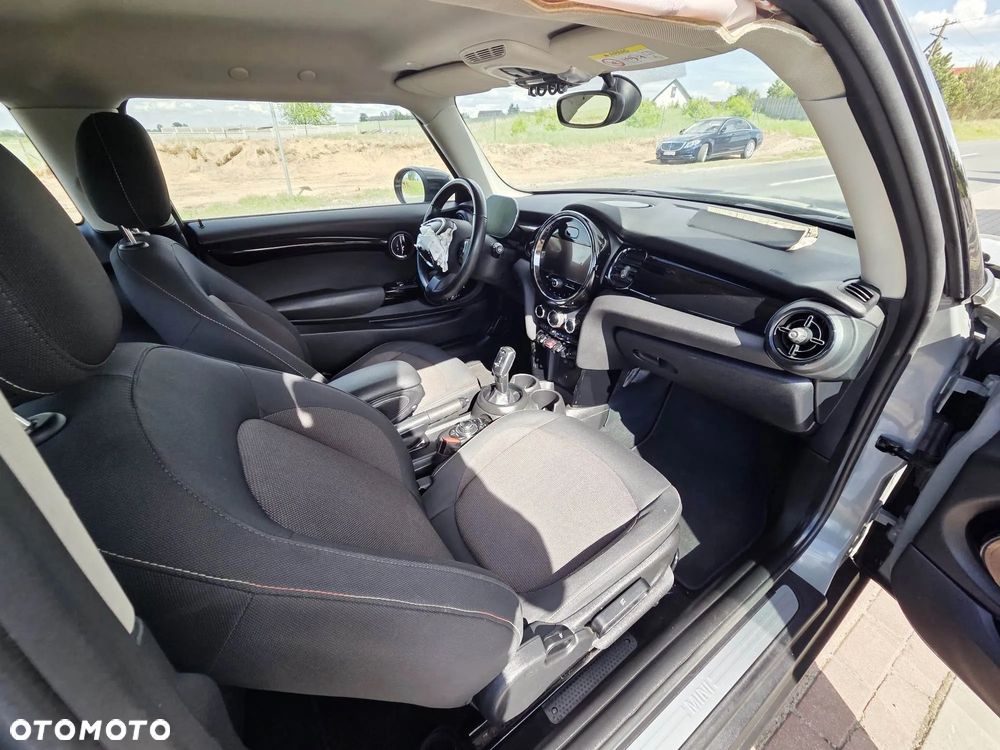 MINI Countryman Cooper Essential Trim - 11