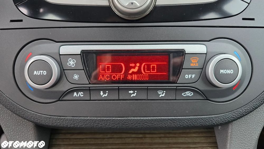 Ford C-MAX 1.8 Ghia - 19