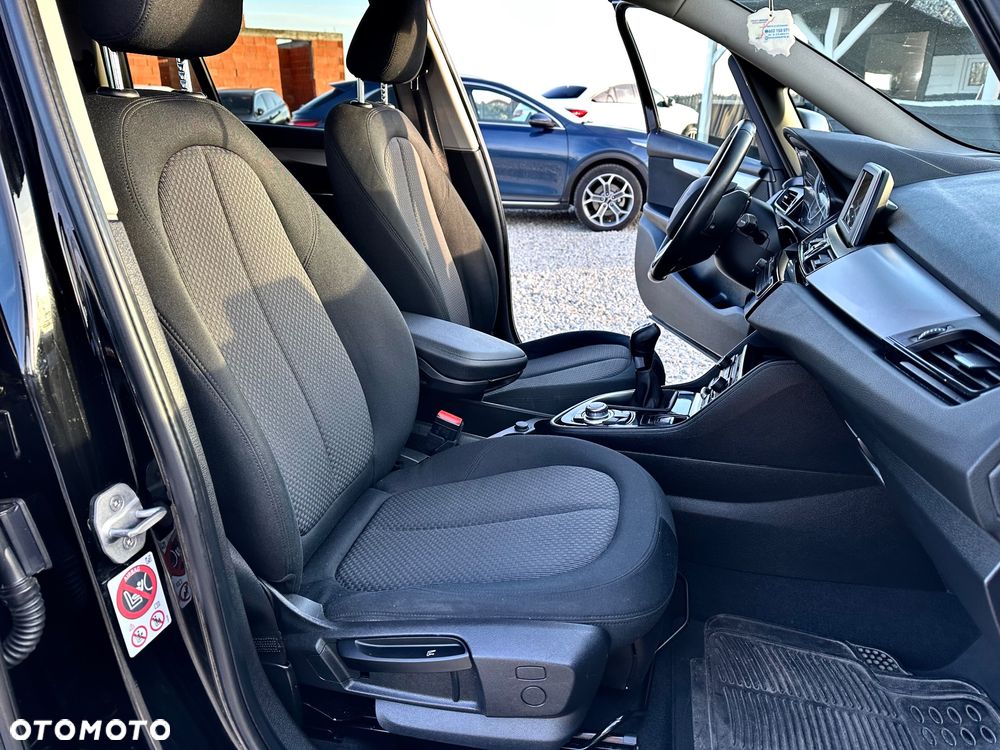 BMW Seria 2 218d - 33
