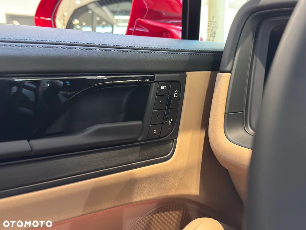 Porsche Cayenne E-Hybrid PHEV Black Edition - 23