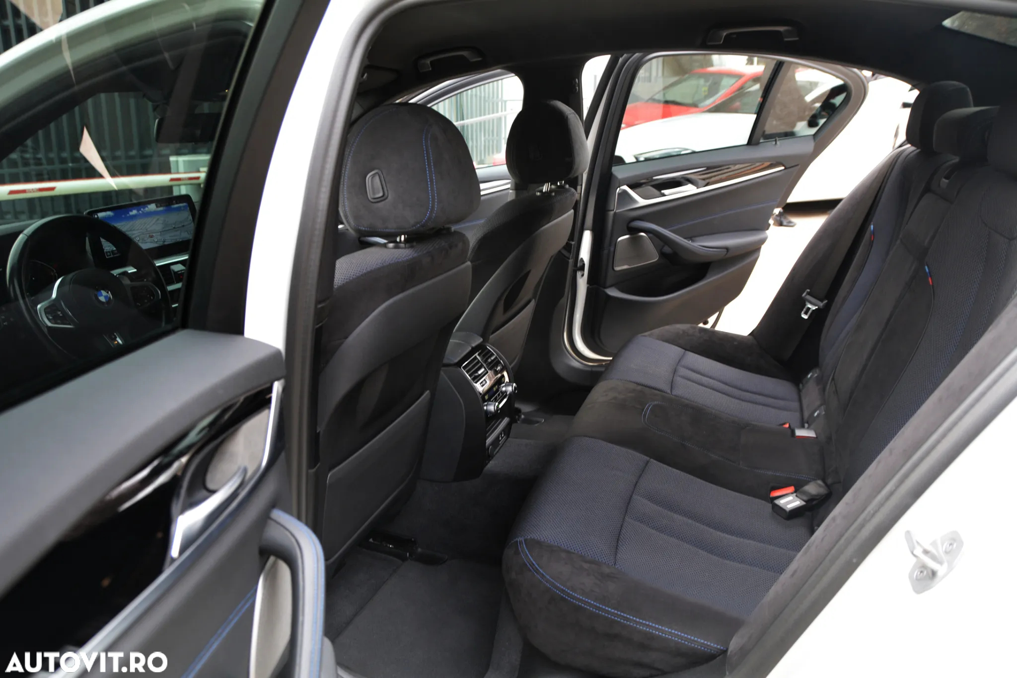 BMW Seria 5 530d AT MHEV - 12