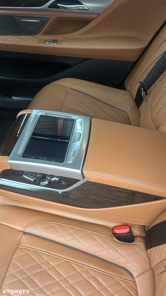 BMW Seria 7 750Li xDrive - 19