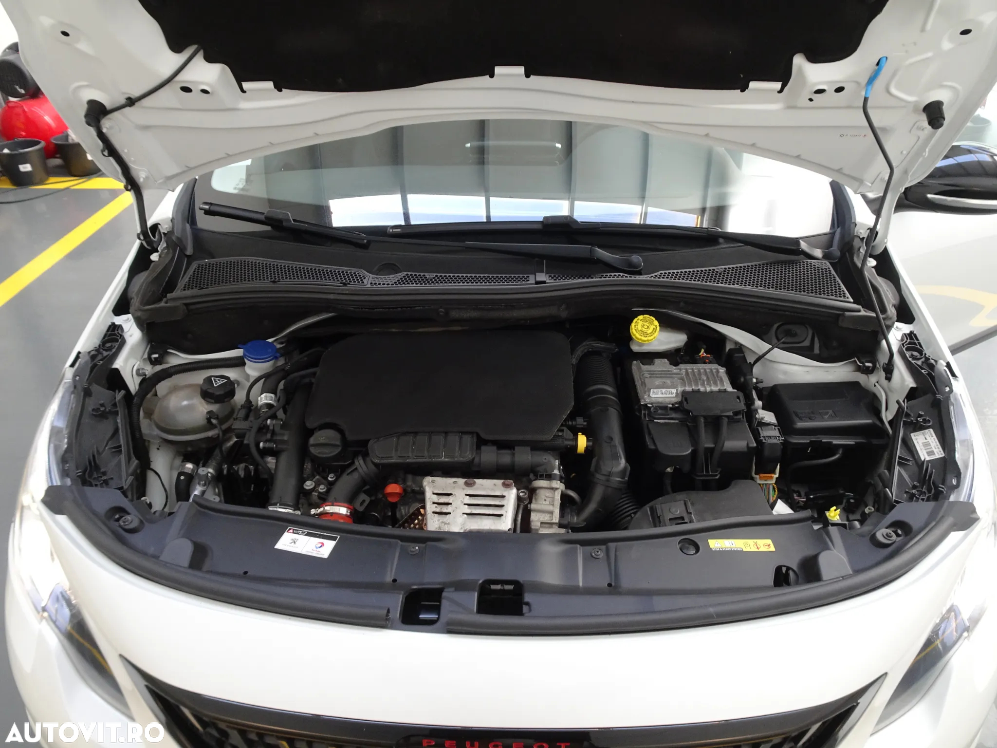 Peugeot 2008 1.2 L PureTech STT GT Line - 15