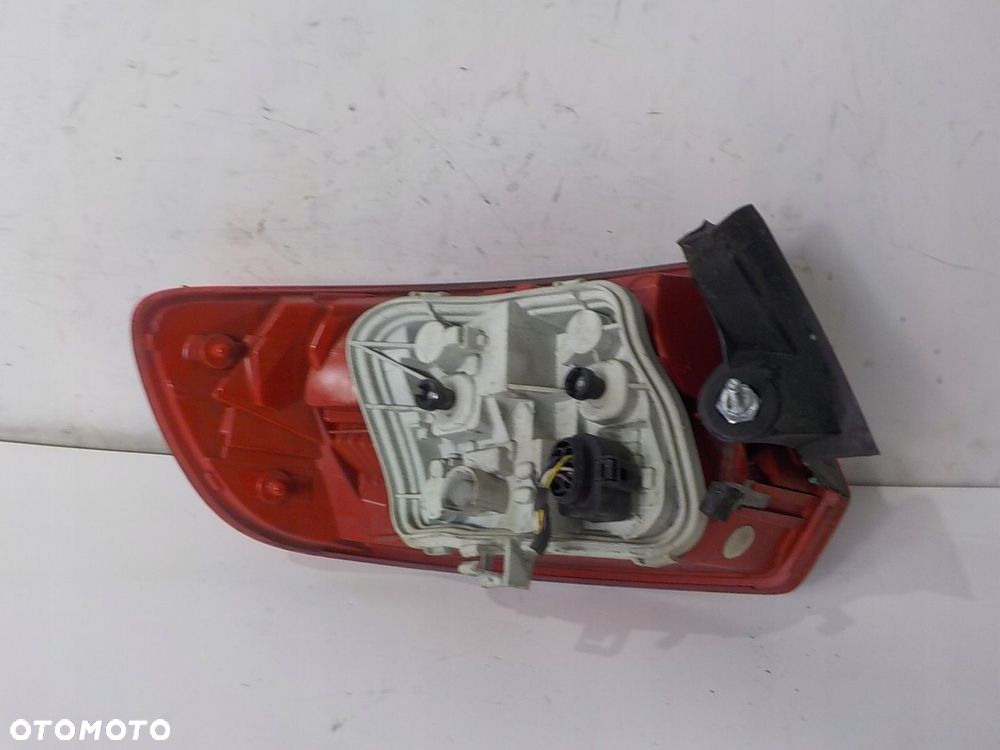 AUDI A3 II 8P SPORTBACK LIFT LAMPA PRAWA TYŁ TYLNA - 4