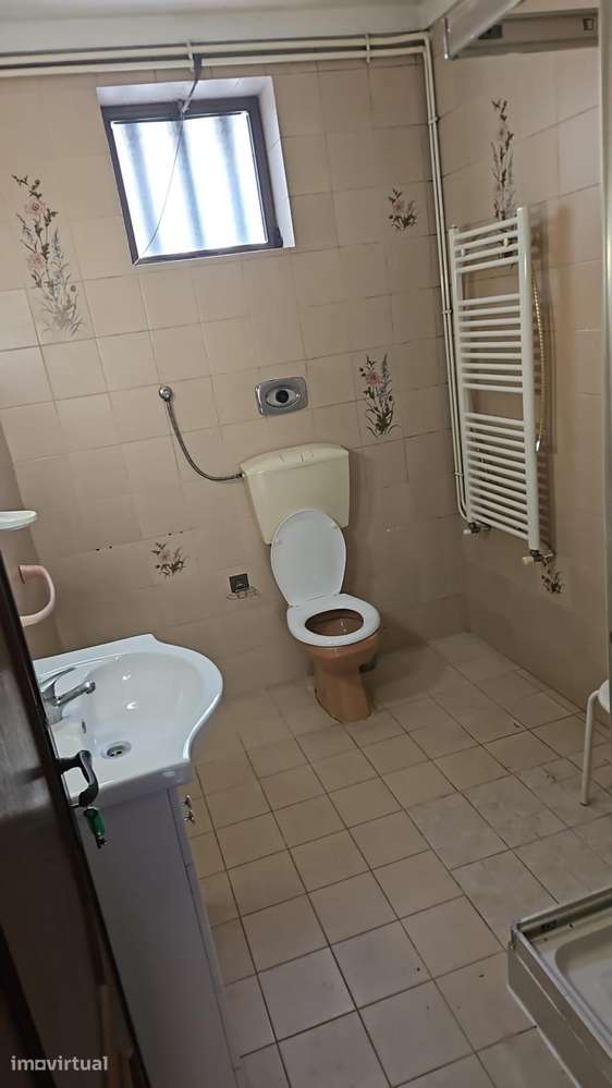Quarto - localizado em Coimbra - Grande imagem: 4/5