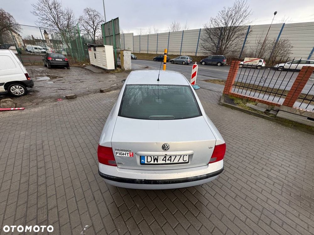 Volkswagen Passat 1.8 - 7