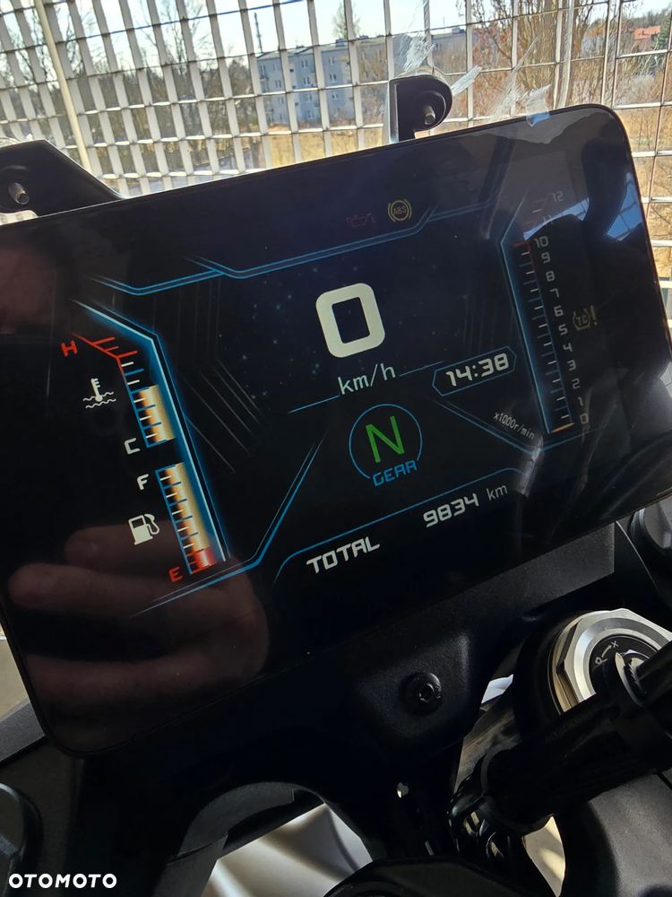 QJMOTOR SRT 600SX - 16