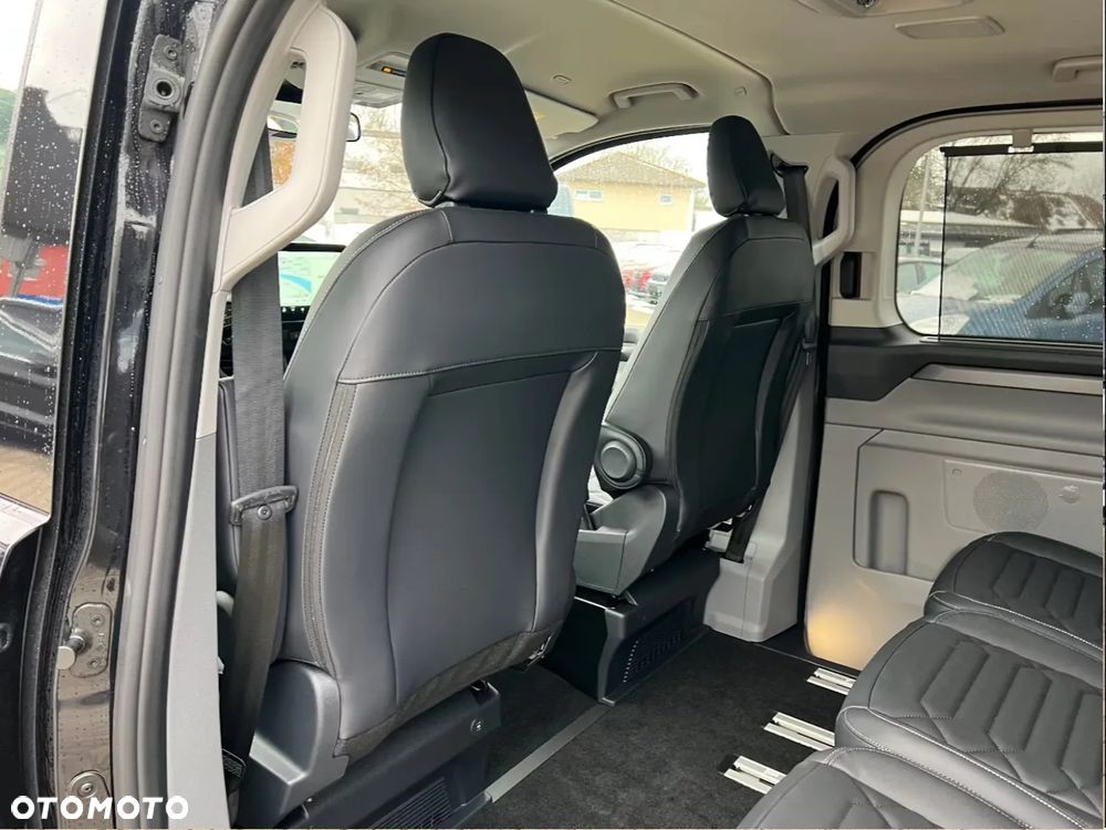 Ford Tourneo Custom - 8