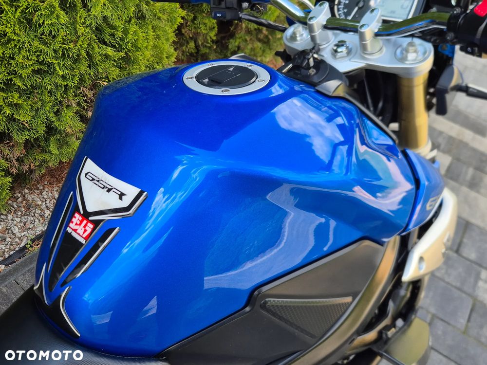 Suzuki GSR - 14