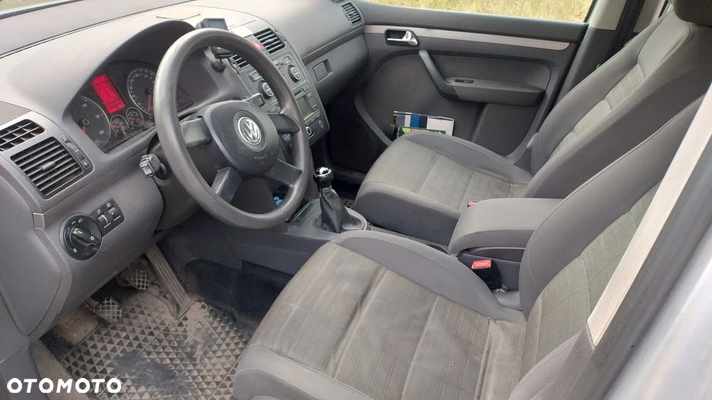 Volkswagen Touran - 11