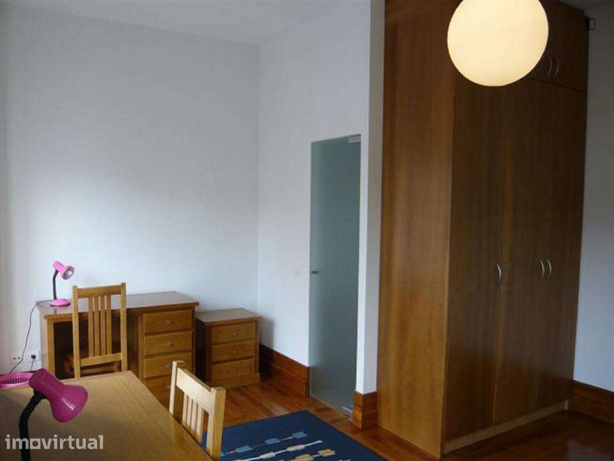 Quarto - localizado em Cidral Coimbra - Grande imagem: 3/12