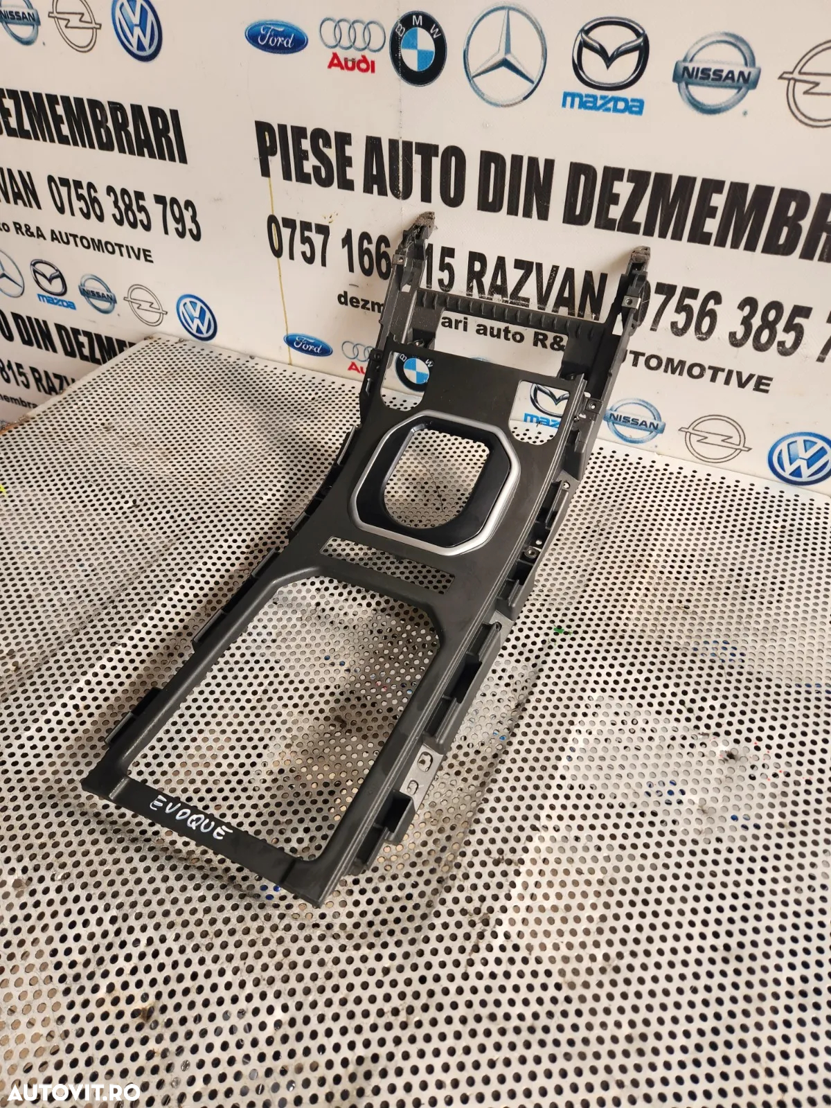 Ornament Consola Centrala Range Rover Evoque Dezmembrez Range Rover Evoque 2.2 Diesel Euro 5 - Dezm - 4