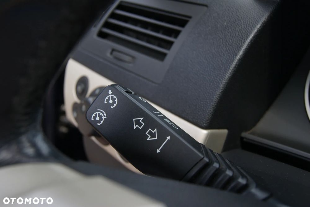 Opel Astra 1.9 CDTI Sport - 25