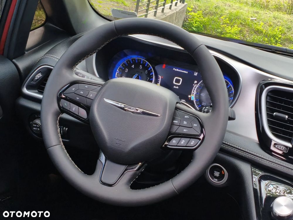 Chrysler Pacifica - 22