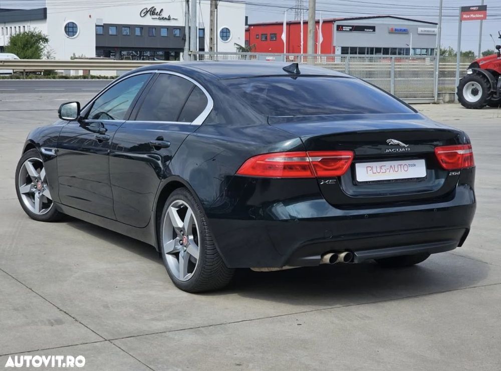 Jaguar XE 2.0 Prestige - 3