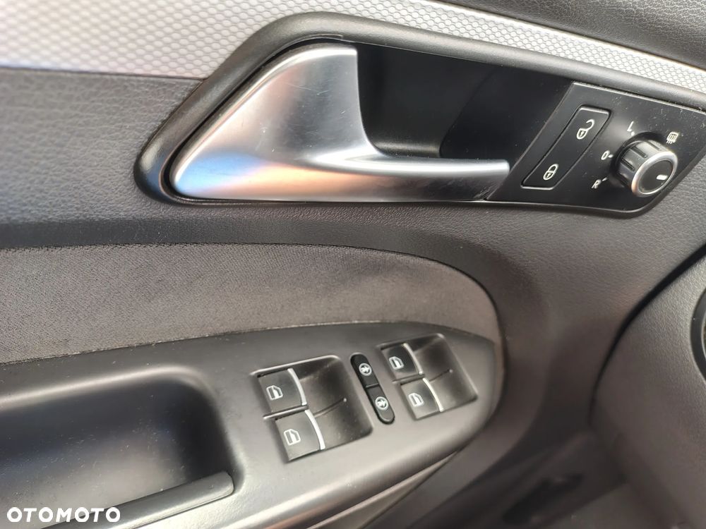 Volkswagen Touran 2.0 TDI DPF BlueMotion Technology Life - 24