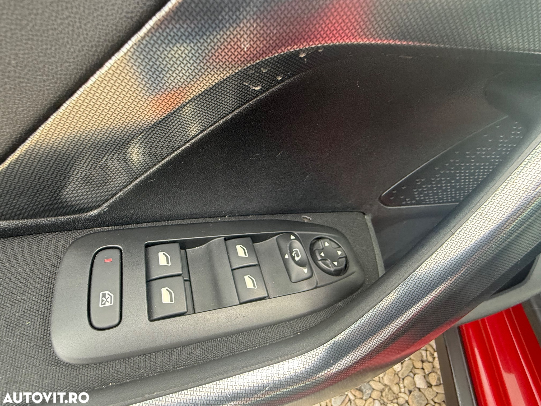 Peugeot 2008 1.2 PureTech Turbo EAT6 S&S Allure - 25
