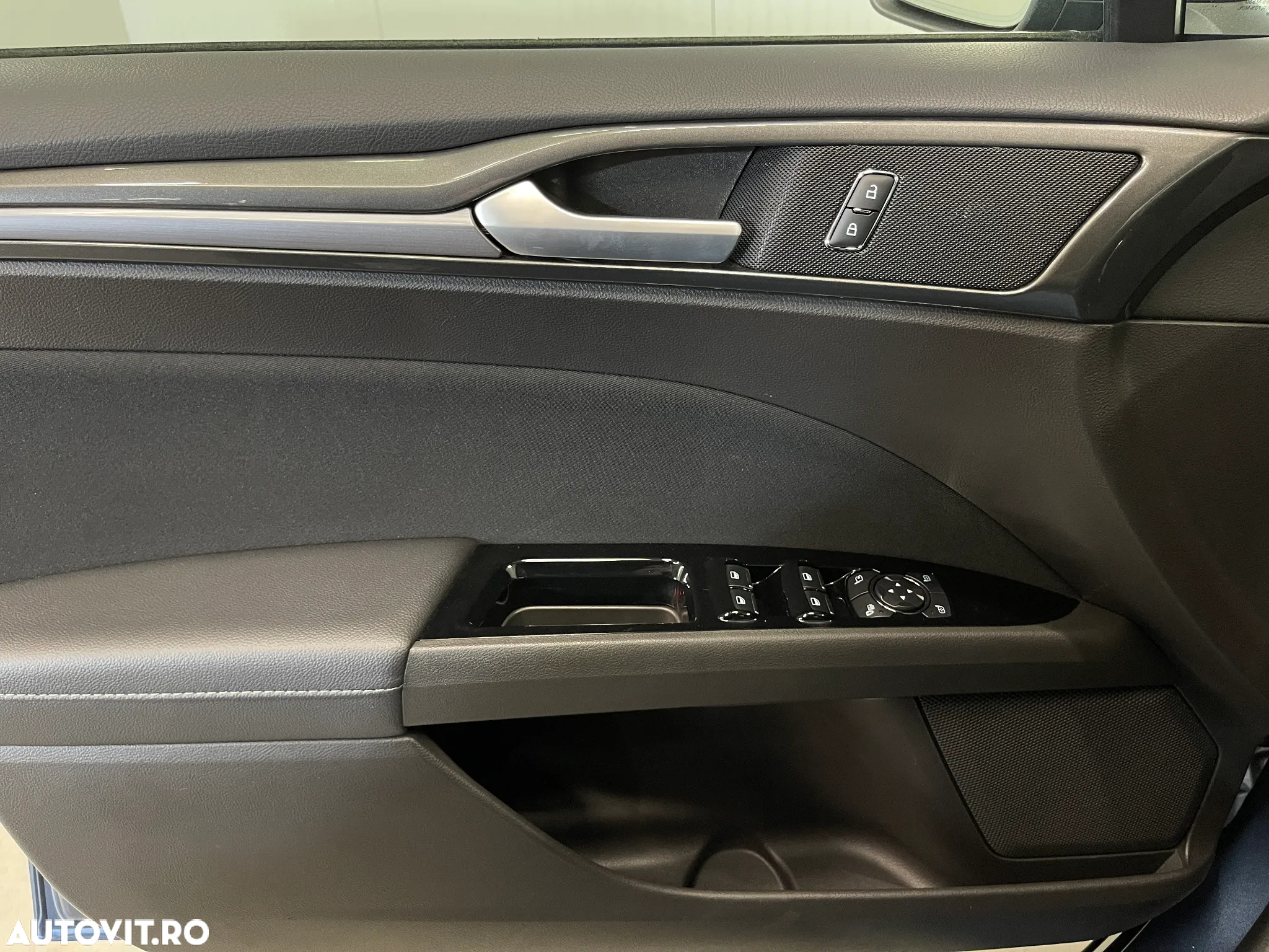 Ford Mondeo 2.0 HEV Titanium - 23