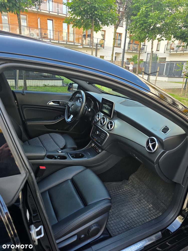 Mercedes-Benz CLA 250 7G-DCT AMG Line - 6