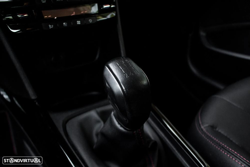 Peugeot 2008 1.2 PureTech GT Line - 17