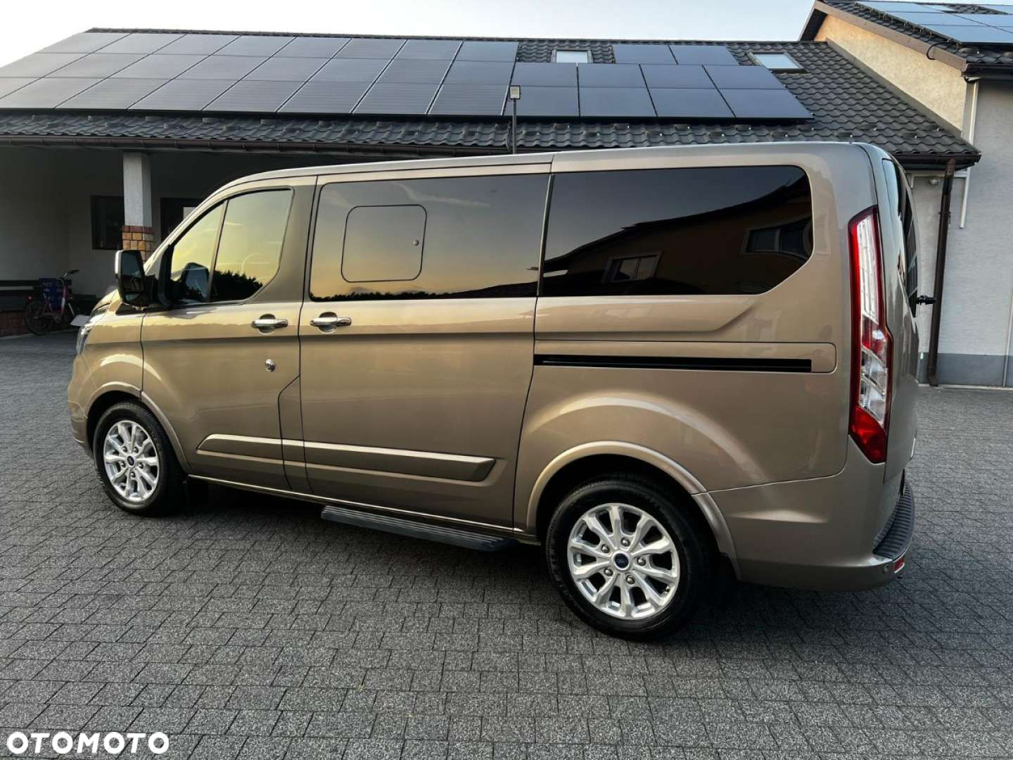 Ford Tourneo Custom - 21
