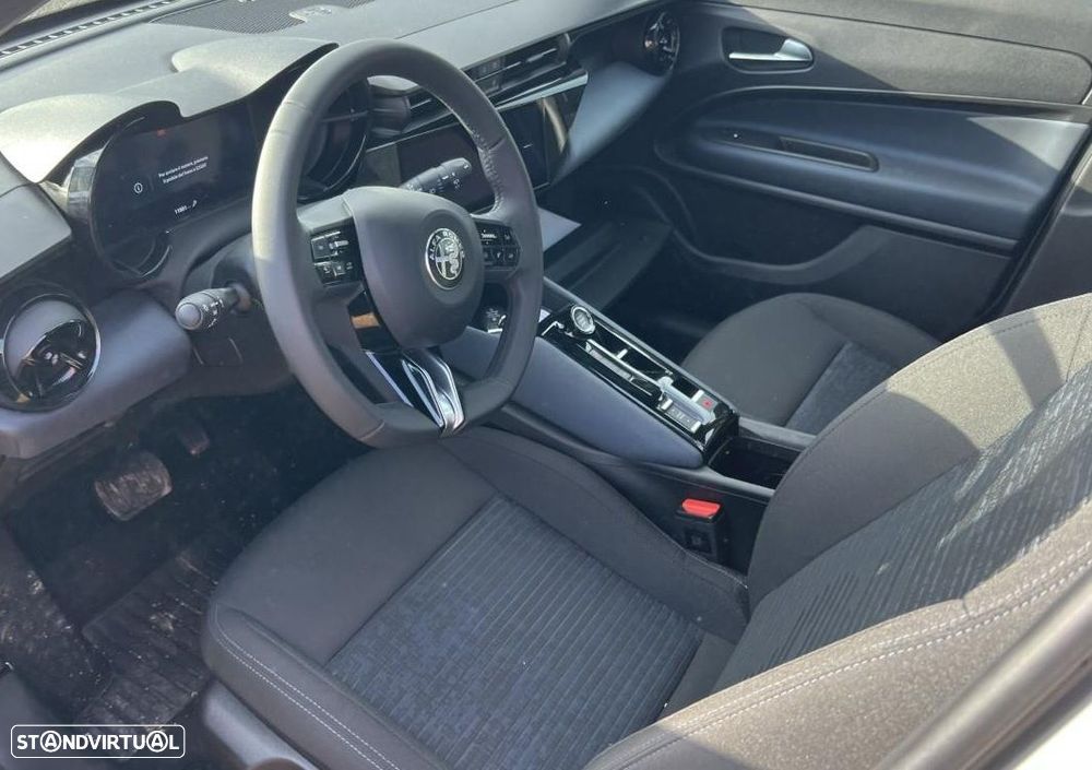 Alfa Romeo Junior Elletrica 50 kWh - 5