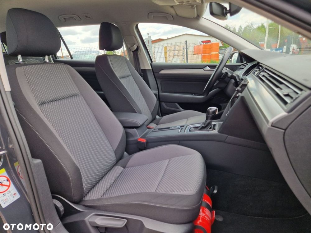 Volkswagen Passat - 21