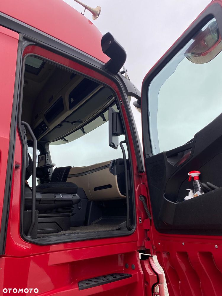 Mercedes-Benz Actros - 8