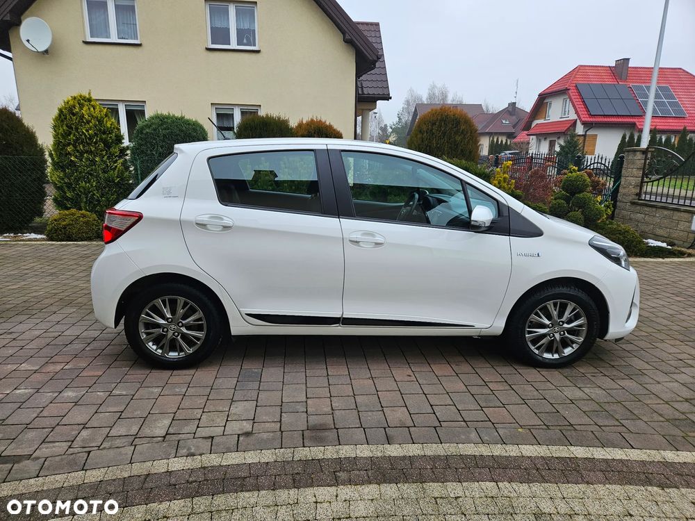 Toyota Yaris Hybrid 100 Selection - 8
