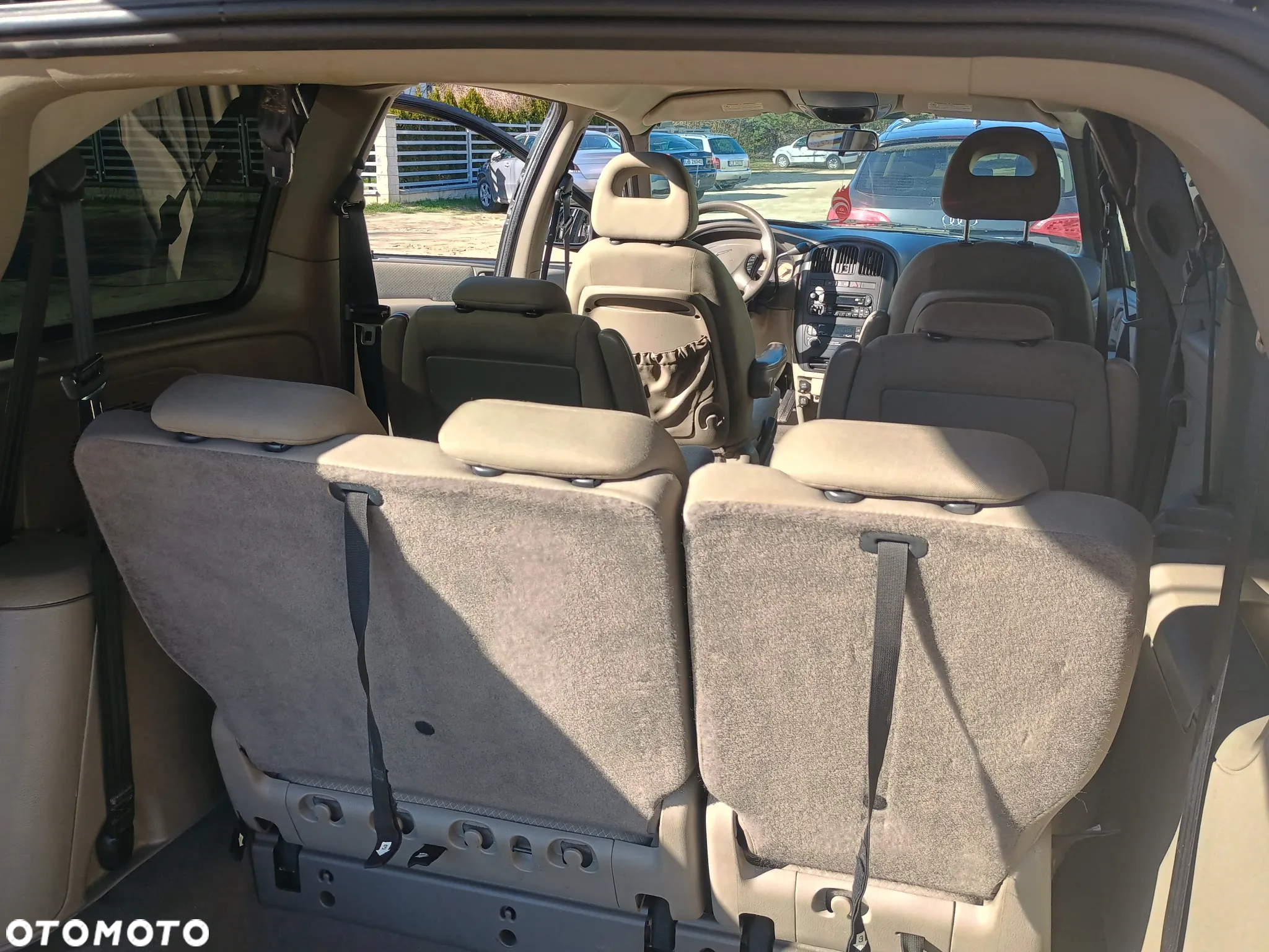 Chrysler Grand Voyager - 16