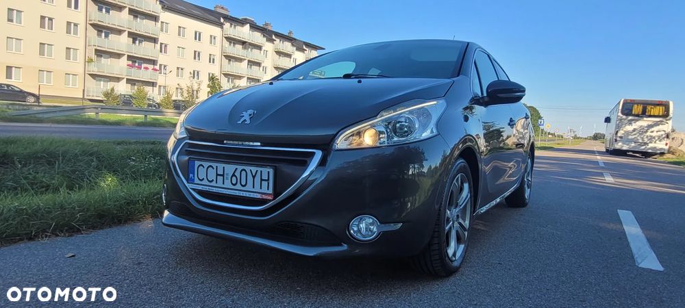 Peugeot 208 - 1