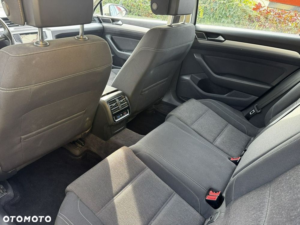 Volkswagen Passat - 9
