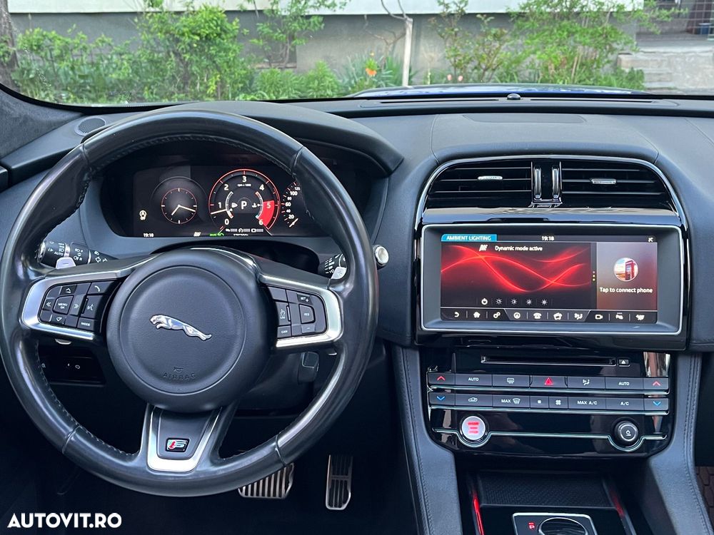 Jaguar F-Pace 30d AWD R-Sport - 22