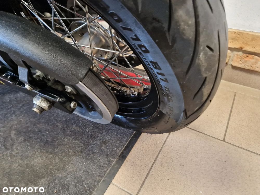 Harley-Davidson Dyna Street Bob - 16