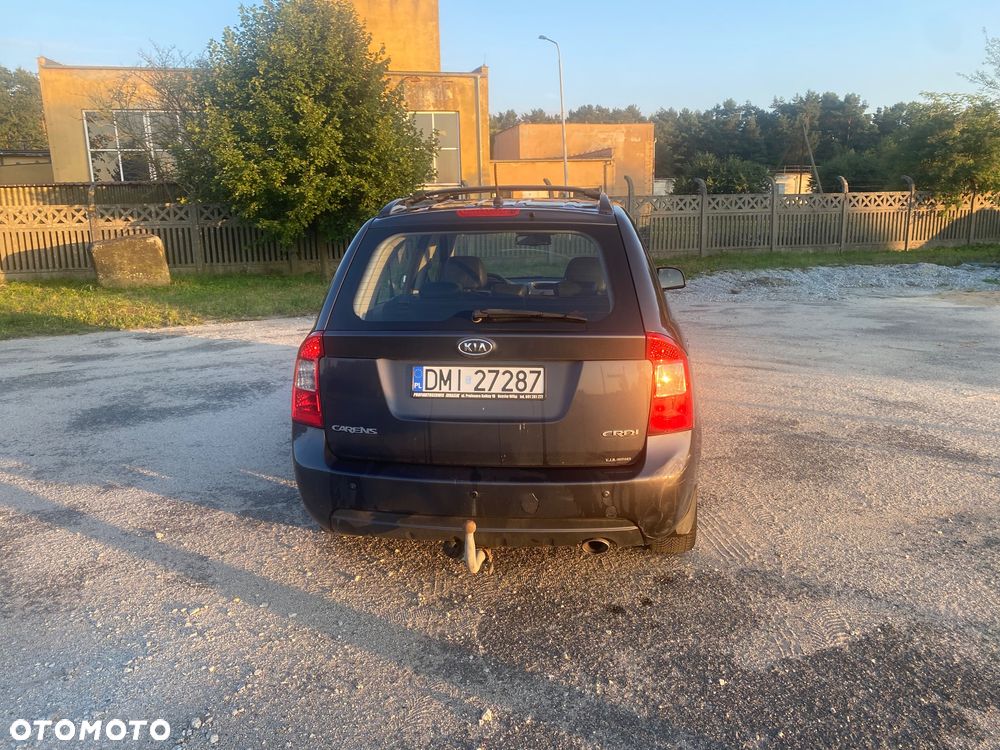 Kia Carens - 4