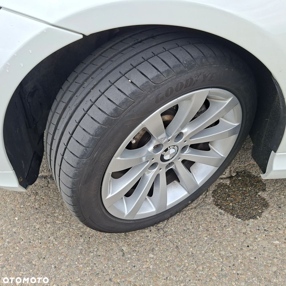 BMW Seria 3 325i xDrive - 7