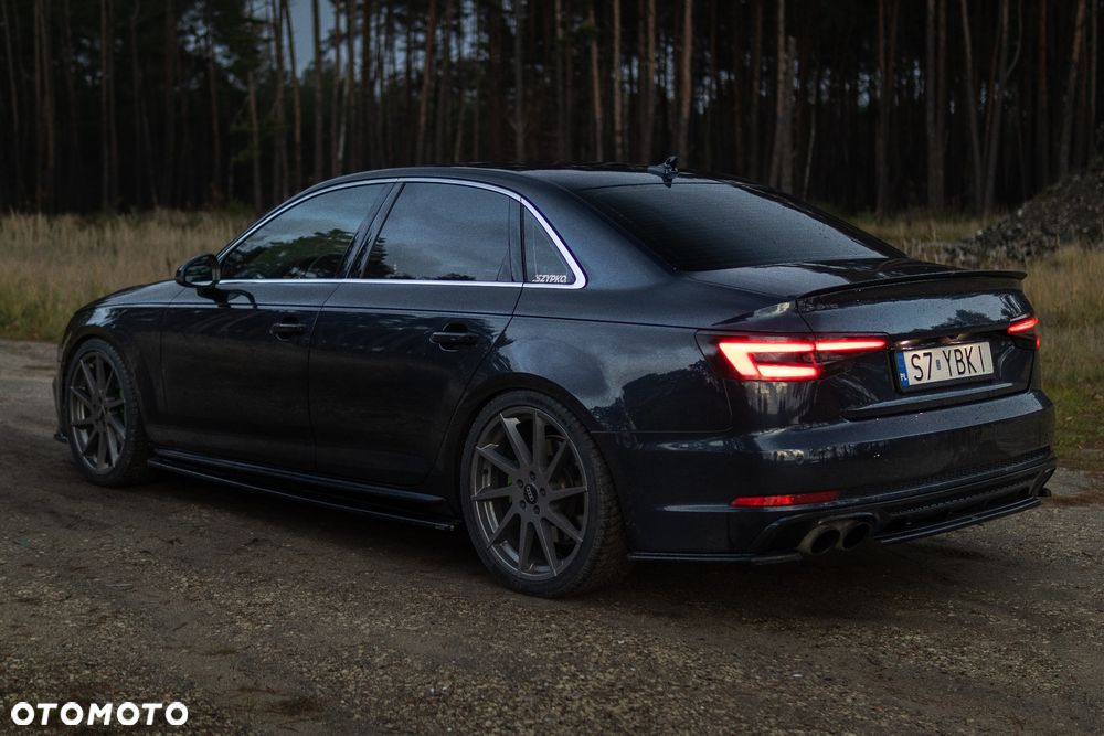 Audi A4 Limousine - 5