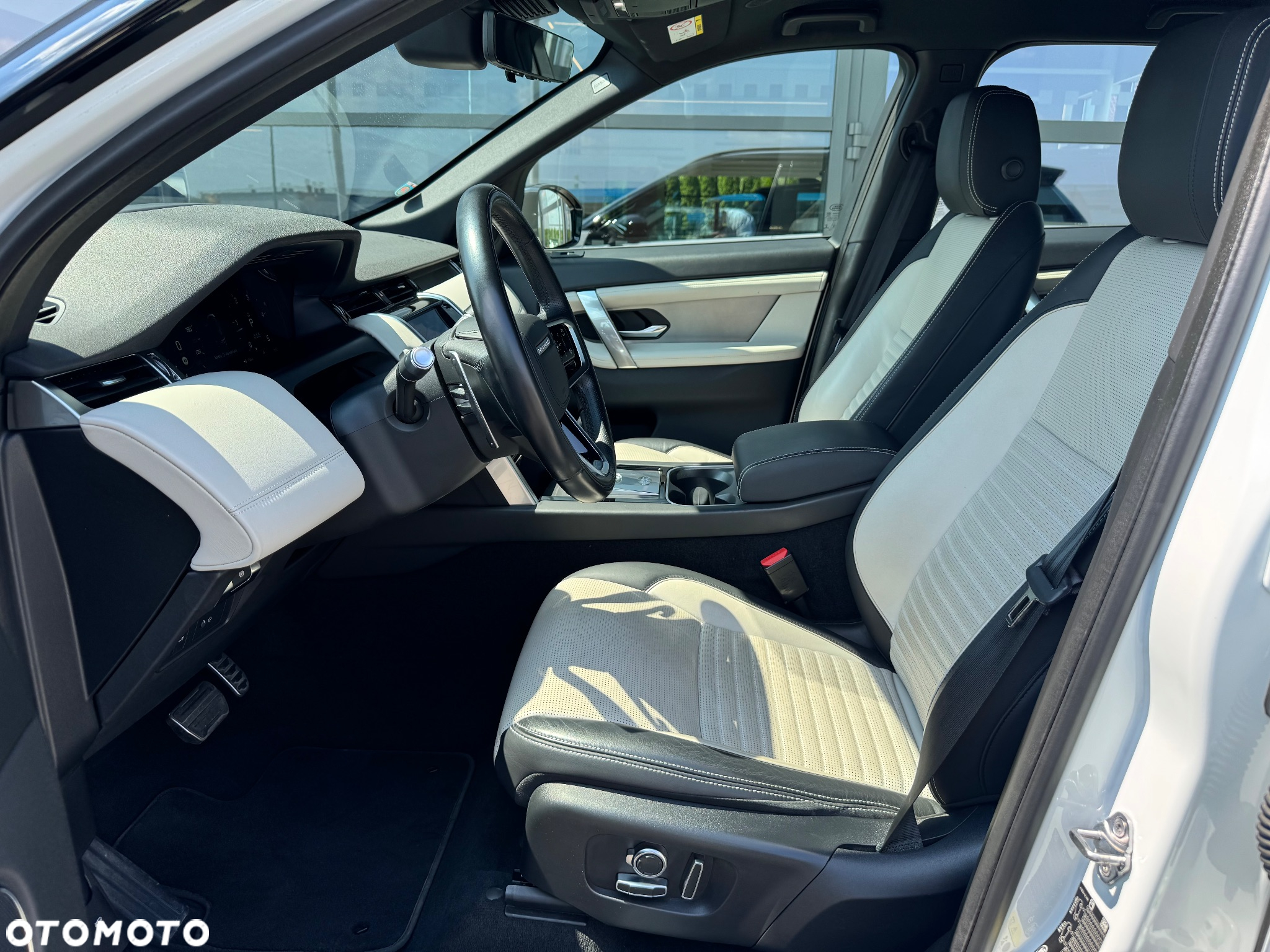 Land Rover Discovery Sport - 11