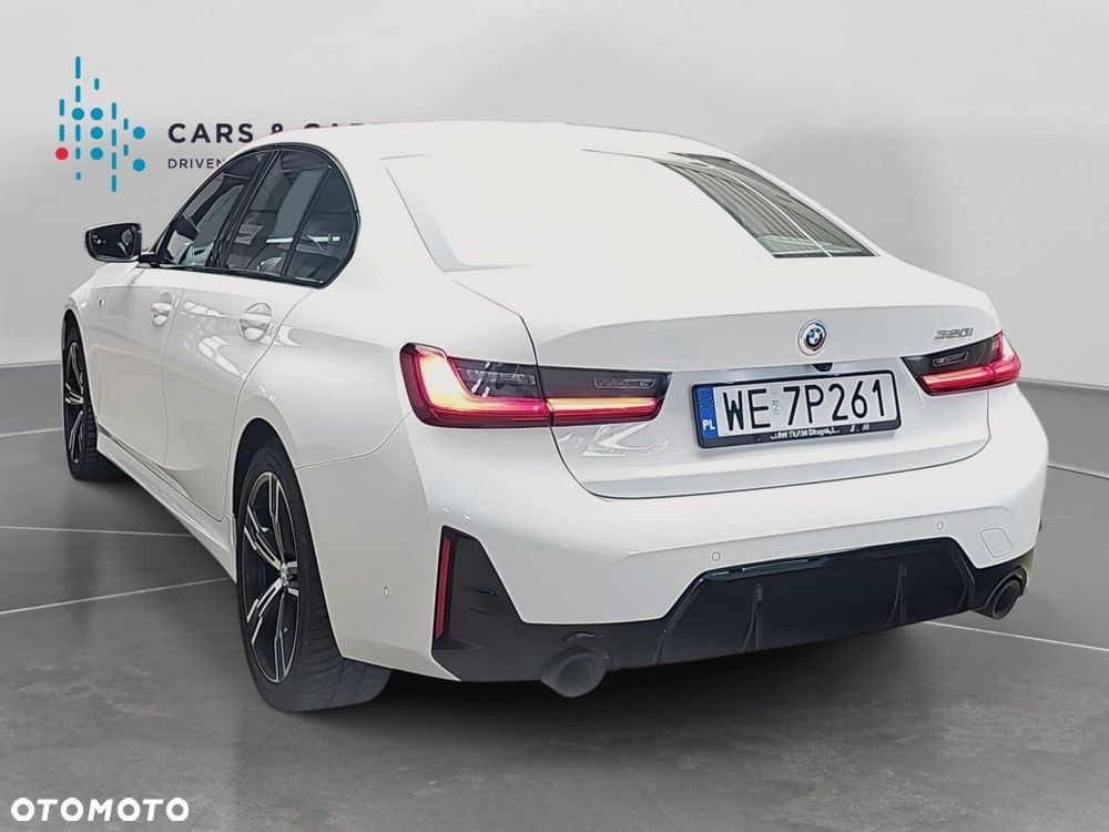 BMW Seria 3 320i - 32