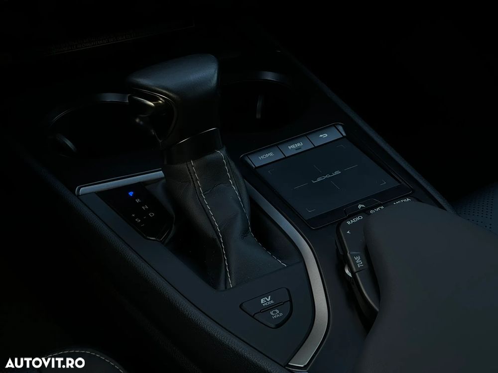 Lexus UX 250h FWD Executive - 21