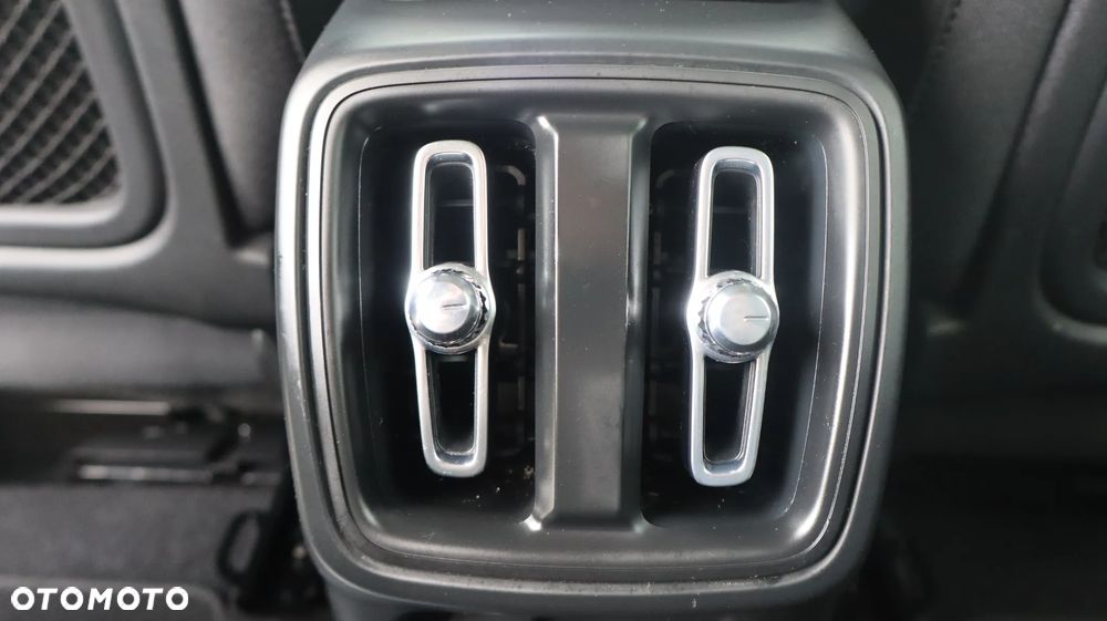 Volvo XC 40 T3 Momentum - 19